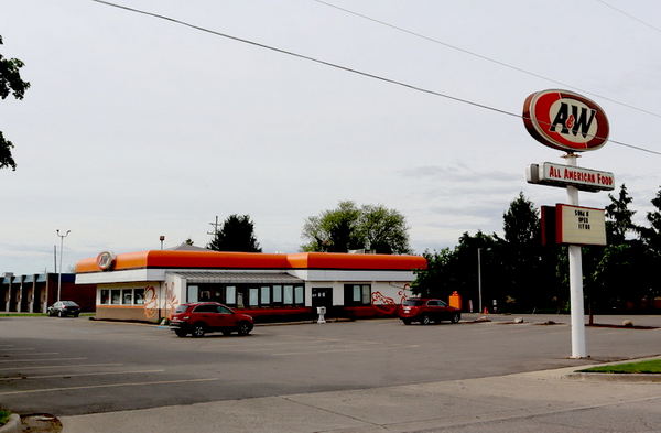 A&W Restaurant - Mason - 628 N Cedar St (newer photo)